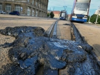 PAKLENO U NJEMAČKOJ: Tramvaji stali nakon što se asfalt 'rastopio' (VIDEO)