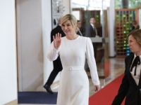 KOLINDA GRABAR-KITAROVIĆ ZABLISTALA NA KIPRU: Ležeran stajling i mladenačka energija privukli pažnju, jedan detalj posebno (FOTO)