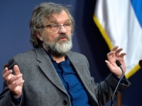EMIR KUSTURICA STIGAO NA EKONOMSKI FORUM U RUSIJU: Odmah na štandu 'povukao za nos' Soroša, pa poslao moćnu poruku domaćinima! (VIDEO)