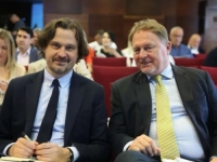 APSURD NAD APSURDIMA U BiH: Na računu leži 10 miliona maraka za reformu koja propada zbog politike