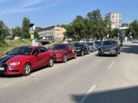 KOLAPS U TUZLI: Instruktori traže zakonitu digitalizaciju, građani u gužvama...