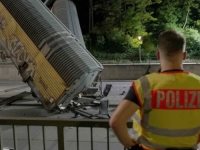 UŽAS U NJEMAČKOJ: Vagoni teretnog voza pali s mosta u Minhenu, ima povrijeđenih... (FOTO)