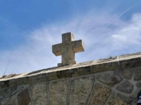 OVO JE BOSNA I HERCEGOVINA: Bošnjaci pomažu izgradnju pravoslavne crkve (FOTO)