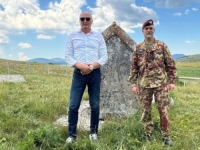 USLIKALI SE KOD STEĆKA SA LJILJANOM: Helez i komandant EUFOR-a posjetili znamenitosti BiH na području Kupresa i Prozor-Rame