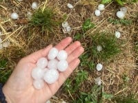VELIKO NEVRIJEME U BiH: Na Palama padao grad veličine lješnjaka (FOTO/VIDEO)