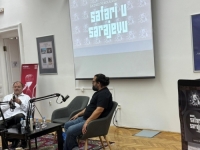 'SB' U NACIONALNOJ I UNIVERZITETSKOJ BIBLIOTECI BiH: U Sarajevu promoviran roman Andreja Nikolaidisa 'Safari u Sarajevu' (FOTO)