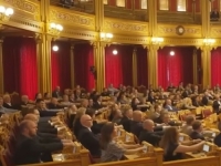 VIKINGŠKO VESLANJE U PARLAMENTU: Norveški poslanici viralnim potezom podržali reprezentaciju na Svjetskom prvenstvu (VIDEO)