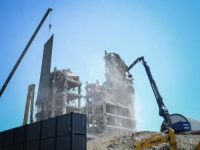 BAGER S RUKOM OD 52 METRA NE STAJE NI VIKENDOM: Evo kada bi Vjesnikov neboder trebao potpuno nestati (FOTO)