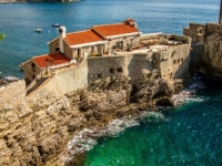 NEKADA JE BILA JEFTINA TURISTIČKA OAZA, A SADA ŠOKIRA: Kafa 3, pljeskavica čak 15, a riba i do 30 eura