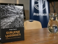 PRIZNANJE ZA 'GUBLJENJE LJUDSKOSTI': Popovićeva knjiga o Srebrenici nagrađena za doprinos kulturi mira