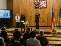 KOMEMORACIJA KOJA JE POTRESLA PRAG: Češki parlament odao počast žrtvama genocida u Srebrenici