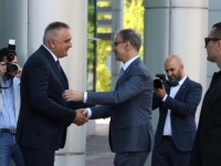 POGODITE KAKO SE ZOVE: Premijer Srbije stigao u Banja Luku