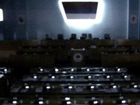 NESTALO STRUJE TOKOM ZASJEDANJA: Polumrak u NSRS poslužio kao metafora za propast ekonomije manjeg bh. entiteta (VIDEO)