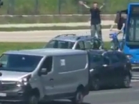 OGLASILA SE POLICIJA: Poznata sudbina mladića koji je pomahnitalo skakao po automobilima...
