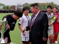 SUZE, VRISCI I EMOCIJE: Kim Jong-un lično dočekao šampionke Azije (VIDEO)