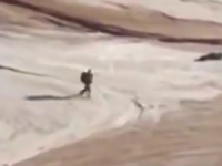 JEZIVE SCENE IZ UKRAJINE: Dronom srušili brdo na ruskog vojnika (VIDEO)