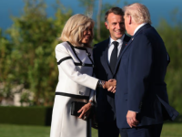 NEUGODNO PRED KAMERAMA: Trump ponovo u centru nezapamćenog skandala, pogledajte šta je uradio ženi francuskog predsjednika (VIDEO)
