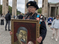 POBJEGAO IZ RUSIJE, ALI NIJE UMAKAO UBICAMA: Brutalna likvidacija karikaturiste poznatog po ismijavanju Putina