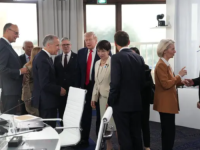 G7 SAMIT IZ DRUGOG UGLA: Lideri pričaju o Mundijalu, Meloni apstinira od nikotina, Trump hoće 'ukrasti' Macronov sat