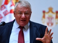 UVJEŽBAVANJE OPELA: Šešelj se raspada na margini parodije u šta se pretvorila politika u Srbiji
