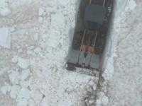 DOK JEDNI TRAŽE SPAS OD VRUĆINE, DRUGI ČISTE SNIJEG: Nevjerovatni prizori iz Turske (VIDEO)