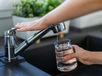 DOTAKLI SMO DNO: Restoran naplaćuje čašu vode iz česme, cijena je suluda