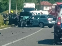 STRAVIČNA SAOBRAĆAJNA NESREĆA KOD BANJALUKE: Troje mrtvih, dvoje povrijeđenih u sudaru četiri vozila (FOTO)