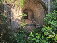 MRAČNA TAJNA JADRANSKOG OTOKA: U utrobi se kriju masivni tuneli i kompleks koji izaziva jezu (VIDEO)