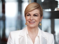 KOLINDA OBUKLA KOŠULJU ČIJA CIJENA SEŽE I DO 2.800 EURA, A SVE ZBOG MUNDIJALA: Ovako izgleda odjevni komad koji Hrvati povezuju sa svojom zemljom, a evo kako je izvorno nastao