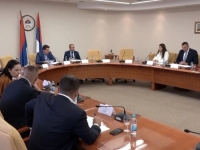 DUŽNIČKO ROPSTVO MANJEG BH. ENTITETA: Vlada RS-a planira novo zaduženje od 800 miliona KM, a opozicija protiv... (VIDEO)