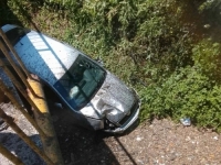 UŽAS U MANJEM BH. ENTITETU: Težak udes kod Banjaluke, auto završio ispod mosta