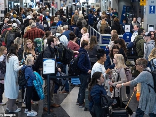 ZDRAVSTVENI ALARM U AMERICI, HILJADE IZLOŽENE ZARAZI: Potvrđene male boginje na dva velika aerodroma