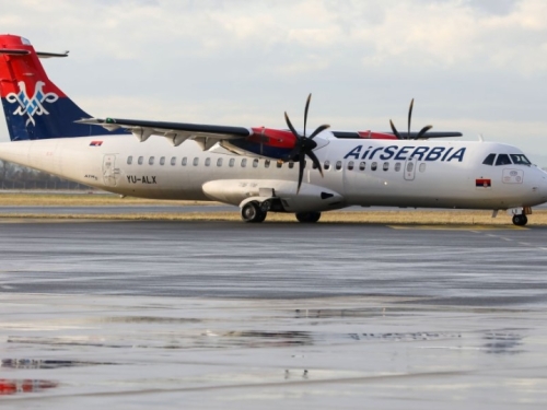 PRVI AVION IZ BEOGRADA SLETIO NA BRAČ: Evo kakav su doček pripremili putnicima