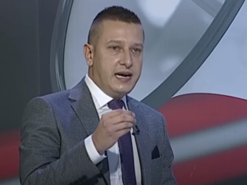 DVOSTRUKI ARŠINI ALEKSANDRA GOGANOVIĆA: Počast zločincu Mladiću može, podrška Zmajevima dijeli Oružane snage BiH? (VIDEO)
