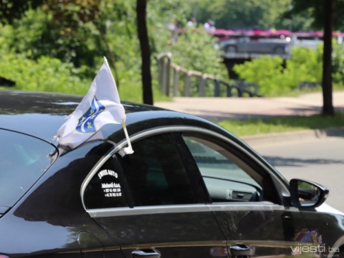 OBJAVLJEN VODIČ: Kako postupiti ako vas zaustavi policija RS zbog zastave s ljiljanima