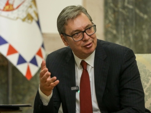 VUČIĆ O ZVUČNOM TOPU: 'Nismo mi pucali u narod, oni su pucali u mene'