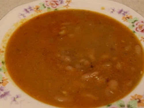 SPECIJALITET BALKANSKE KUHINJE: Danas pravimo grah prema tradicionalnom receptu, još kad je na stolu salata od kupusa…
