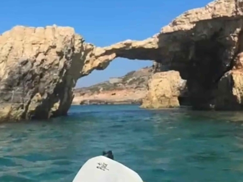 KAKAV NESRETNIK: Kinez prolazio jet-skijem ispod popularne stijene na Malti, urušila se i ubila ga!