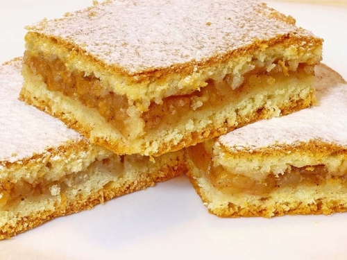 TAKO SU SE SLADILI NAŠI STARI: Poklanjamo recept za lijenu pitu, sve sastojke sigurno već imate u kući...