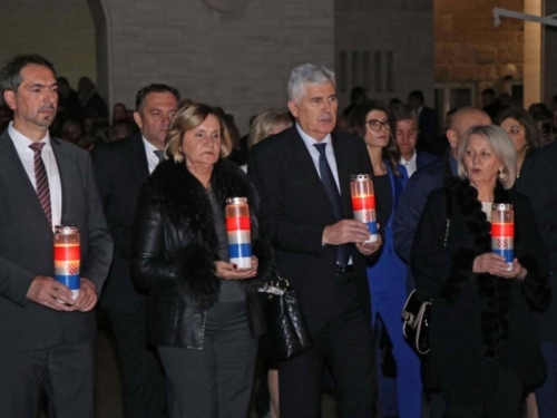 PAKLENI PLAN SE OSTVARUJE: Čovićeva 'relaksacija' odnosa s Bošnjacima je njihovo eutaniziranje!