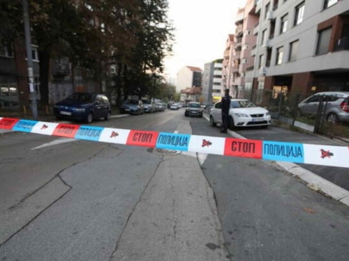 UŽAS U BEOGRADU: Napadač u panciru i s fantomkom pucao u kafiću