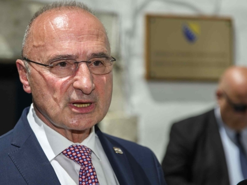 POSLJEDNJE INFORMACIJE IZ HRVATSKE: Sutra će DP-ovci s ministrom Grlićem Radmanom usuglašavati tekst deklaracije o podjeli Bosne i Hercegovine!
