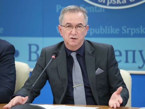'KAO GIMNAZIJALAC SAM MAŠTAO DA BUDEM GINEKOLOG': Ministar u Vladi RS 5 godina bio taksista
