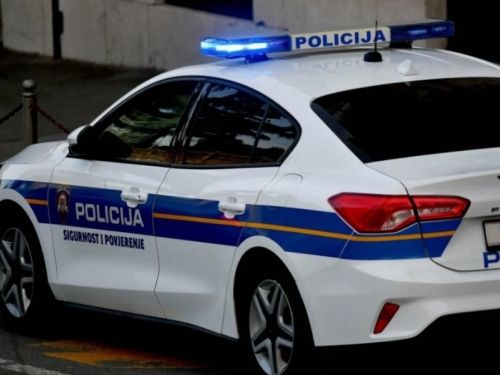 NESTVARAN INCIDENT NA AUTOCESTI: Zaustavili automobile usred gužve pa se divljački potukli, uključila se i žena