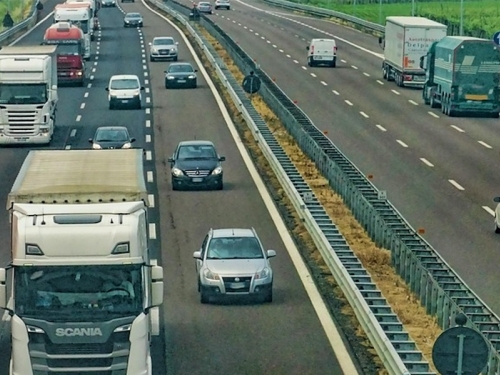 AKO KREĆETE VOZILOM PREMA EU: Ova zemlja Europske unije povećava ograničenje brzine na autocesti, već od...