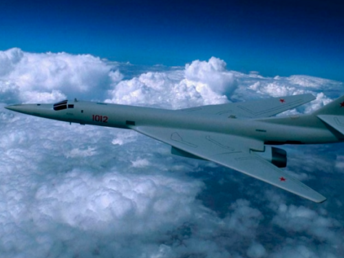 NAJVEĆI, NAJBRŽI, NAJOPASNIJI: Istina o ruskom bombarderu od kojeg strahuje NATO