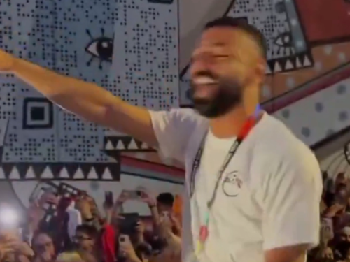 NARODNI ČOVJEK I HEROJ NACIJE: Salah na ramenima navijača zapalio Vancouver nakon historijske pobjede (VIDEO)