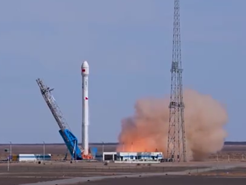 TRKA ZA SVEMIRSKU PREMOĆ SE NASTAVLJA: Kina lansirala napredne satelite (VIDEO)
