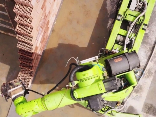 REVOLUCIJA NA GRADILIŠTIMA: Robot koji može zamijeniti cijelu ekipu zidara, otporan je na vjetar, sunce i... (VIDEO)