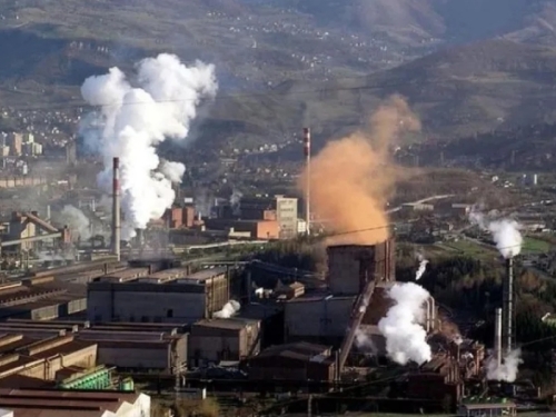 EKSPLOZIJA U ZENICI DOK ŽELJEZARA ČEKA SUDBINU NA SUDU: Radnik hitno prevezen na KCUS, uzrok se istražuje